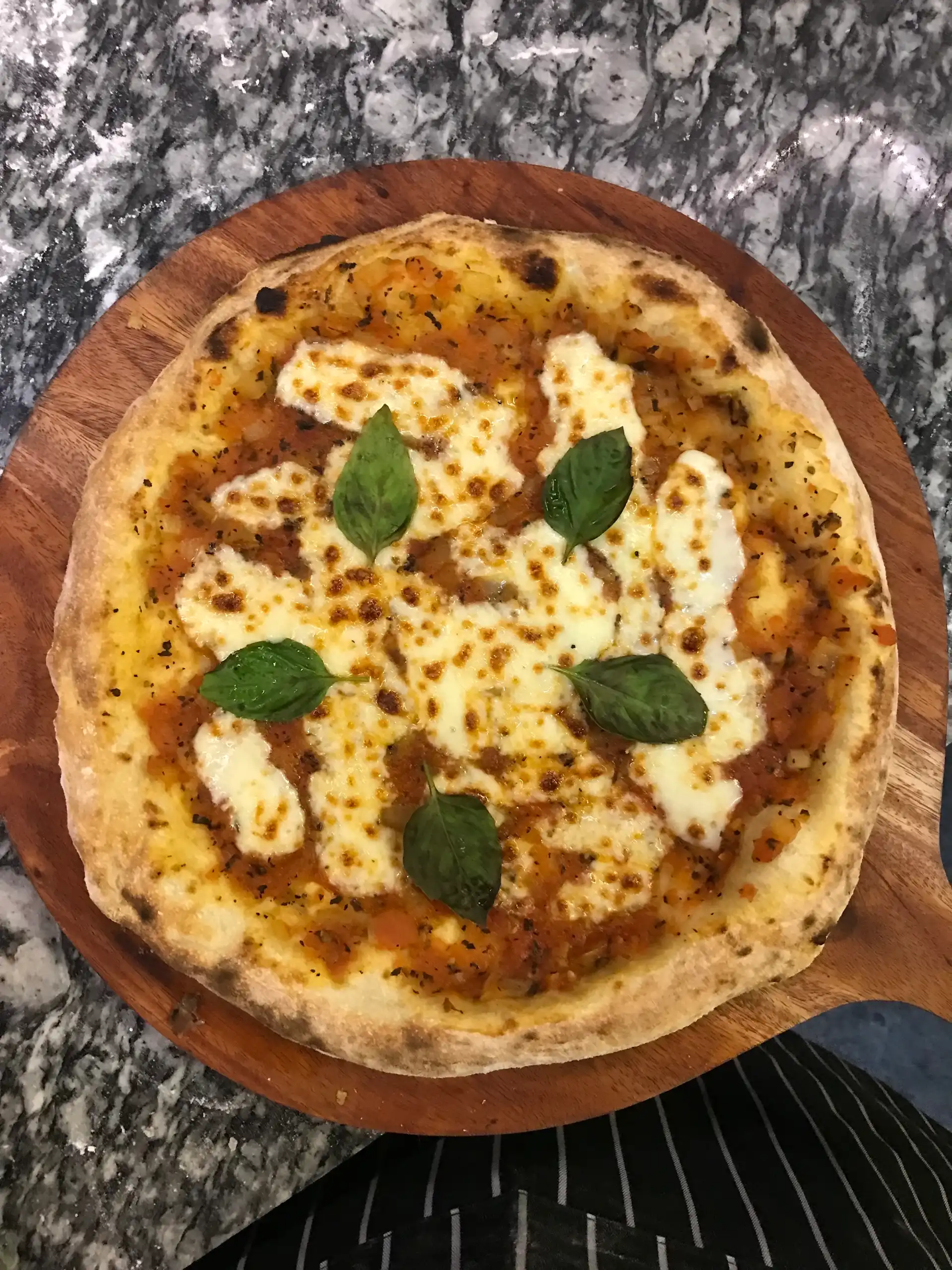 Margherita Pizza (Neapolitan Pizza)