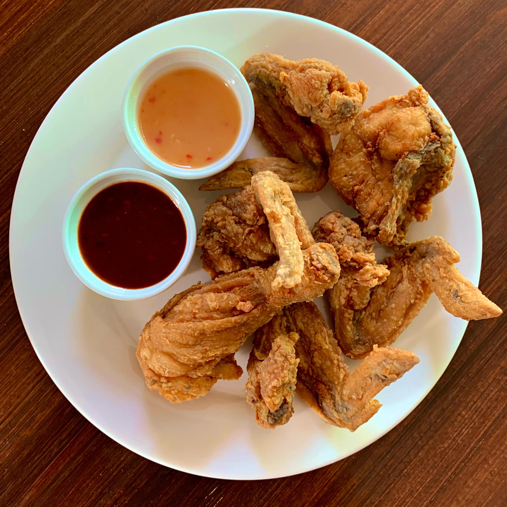 6 pcs chicken wings (choose 3 flavor sauce)