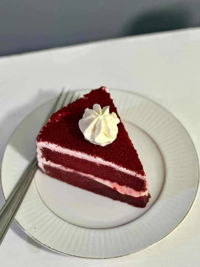 Red Velvet Heaven Sliced Cake