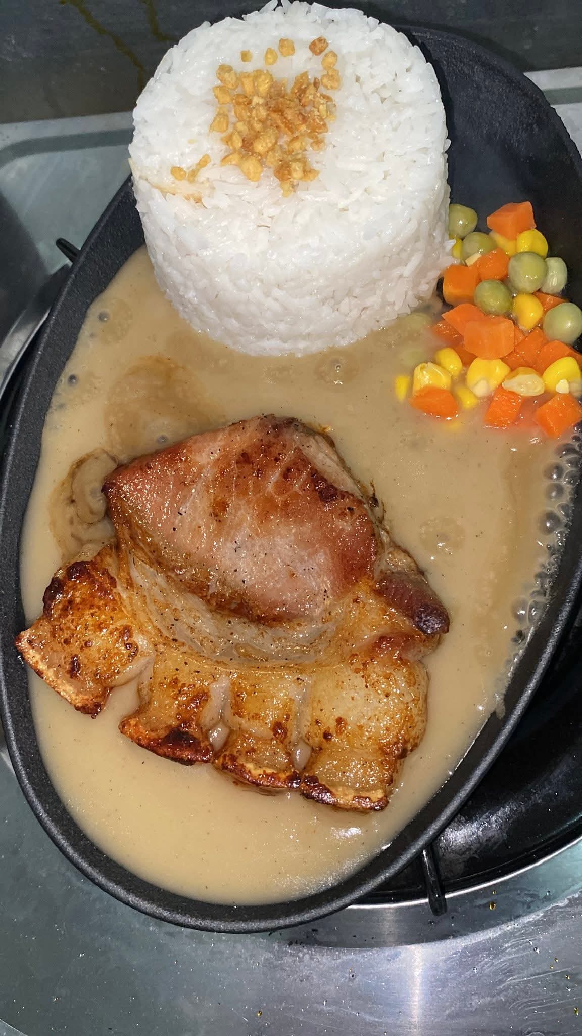 Fried Liempo (Sizzling Plate)