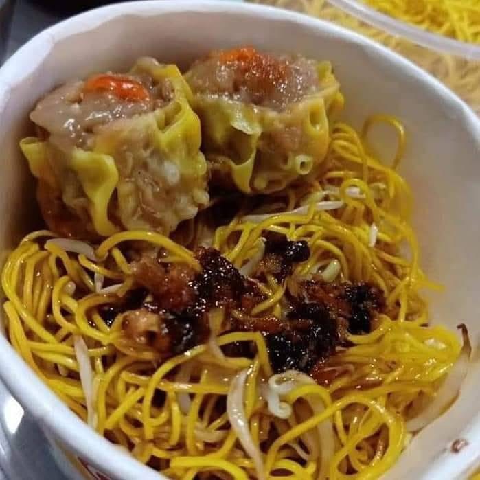 Stir Fry Noodles (w/2pcs.siomai)