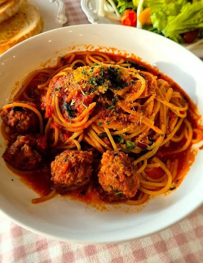 Italian Meatballs Pasta in Tomato Sauce