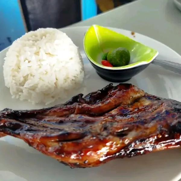 Chicken BBQ w/ rice & softdrinks