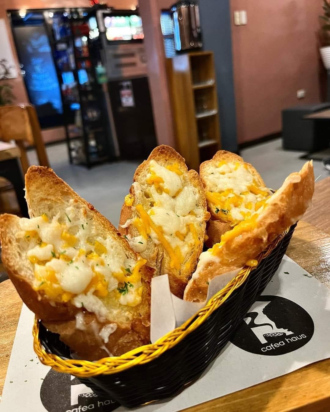 Garlic Cheese Bread Basket